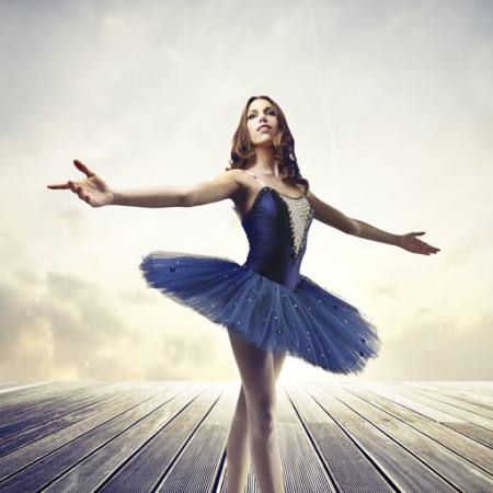 Tänzer, Frau, Mädchen, Tanz, Bühne, Wolken Bowie15 - Dreamstime