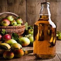 Pixwords Das Bild mit Flasche, Äpfel, Korb, Apfel, Kappe, Flüssigkeit, trinken Christopher Elwell (Celwell)
