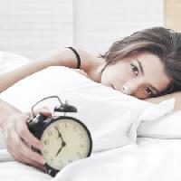 Pixwords Das Bild mit Uhr, Frau, Bett, Alarm Pavalache Stelian - Dreamstime