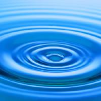 Pixwords Das Bild mit Wasser, blau Bjørn Hovdal - Dreamstime