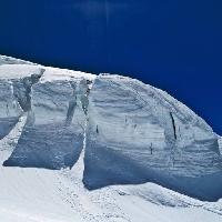 Pixwords Das Bild mit Berg, Schnee, Schatten, Himmel, Eis, Kälte, Berge Paolo Amiotti (Kippis)