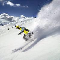Pixwords Das Bild mit winter, ski, skifahrer, berg, schnee, himmel Ilja Mašík