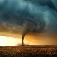 Pixwords Das Bild mit Tornado, Land, Landschaft, Sturm, blau Solarseven