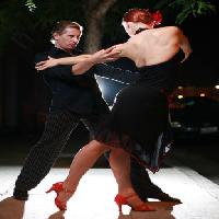 Pixwords Das Bild mit Tanz, ein Mann, eine Frau, schwarzes, kleid, Bühne, Musik Konstantin Sutyagin - Dreamstime